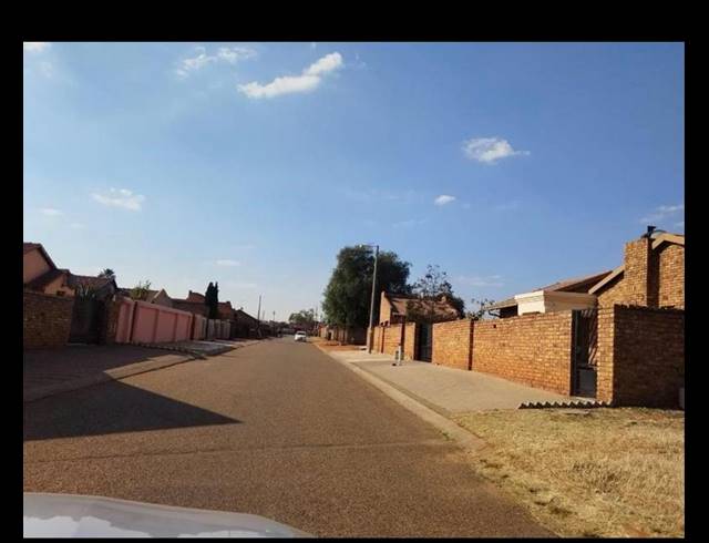 LAND FOR SALE IN SPRUITVIEW